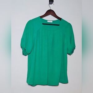 Med Women's Les Amis green short sleeved pull over blouse NWOT